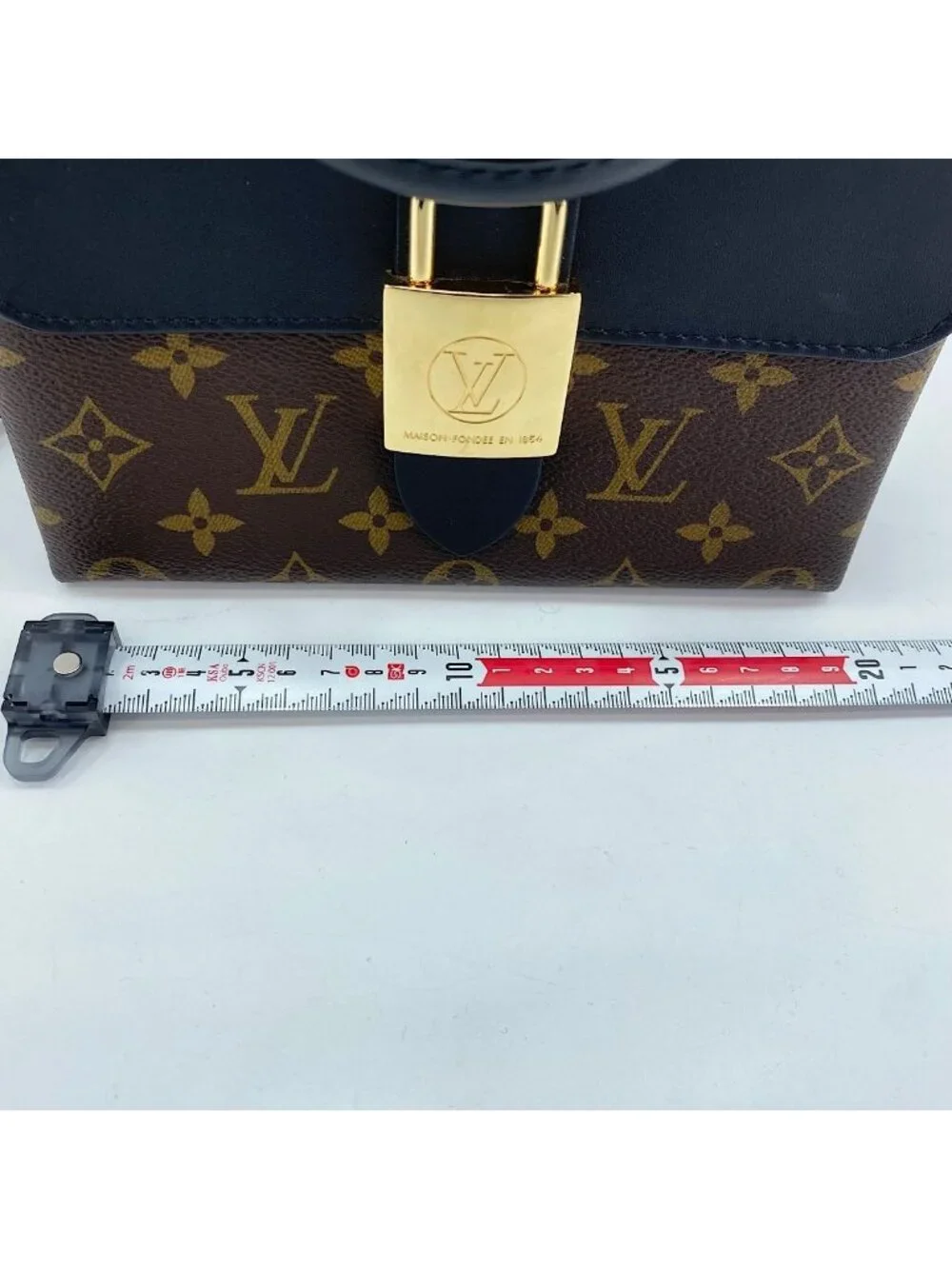 Louis Vuitton Handbag Locky BB